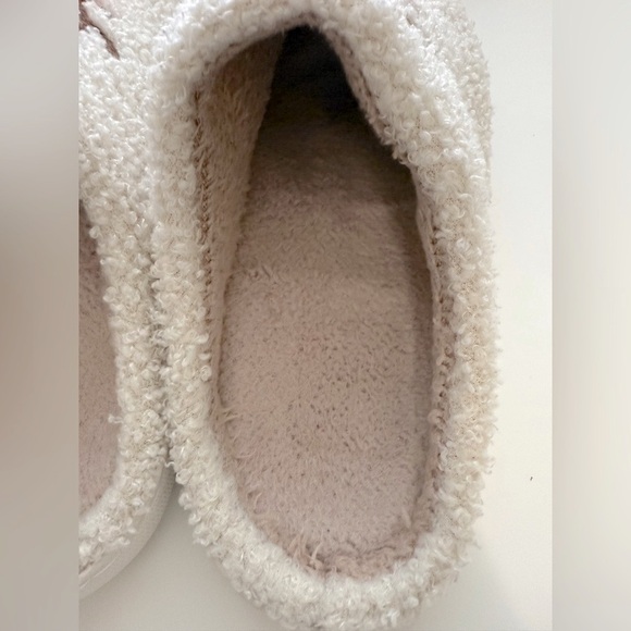 Reindeer Slippers - Picture 8 of 9